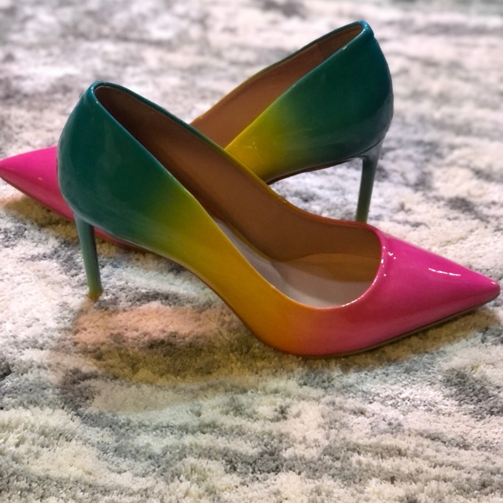 Ladies heel. worn once indoors. Beautiful bright colors and very stylish. Size 8